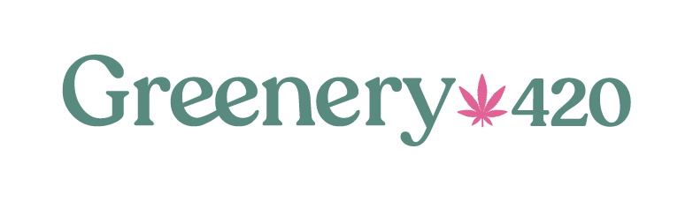 Logo de Greenery 420 con tipografía verde y una hoja de cannabis rosa estilizada entre las palabras 'Greenery' y '420'