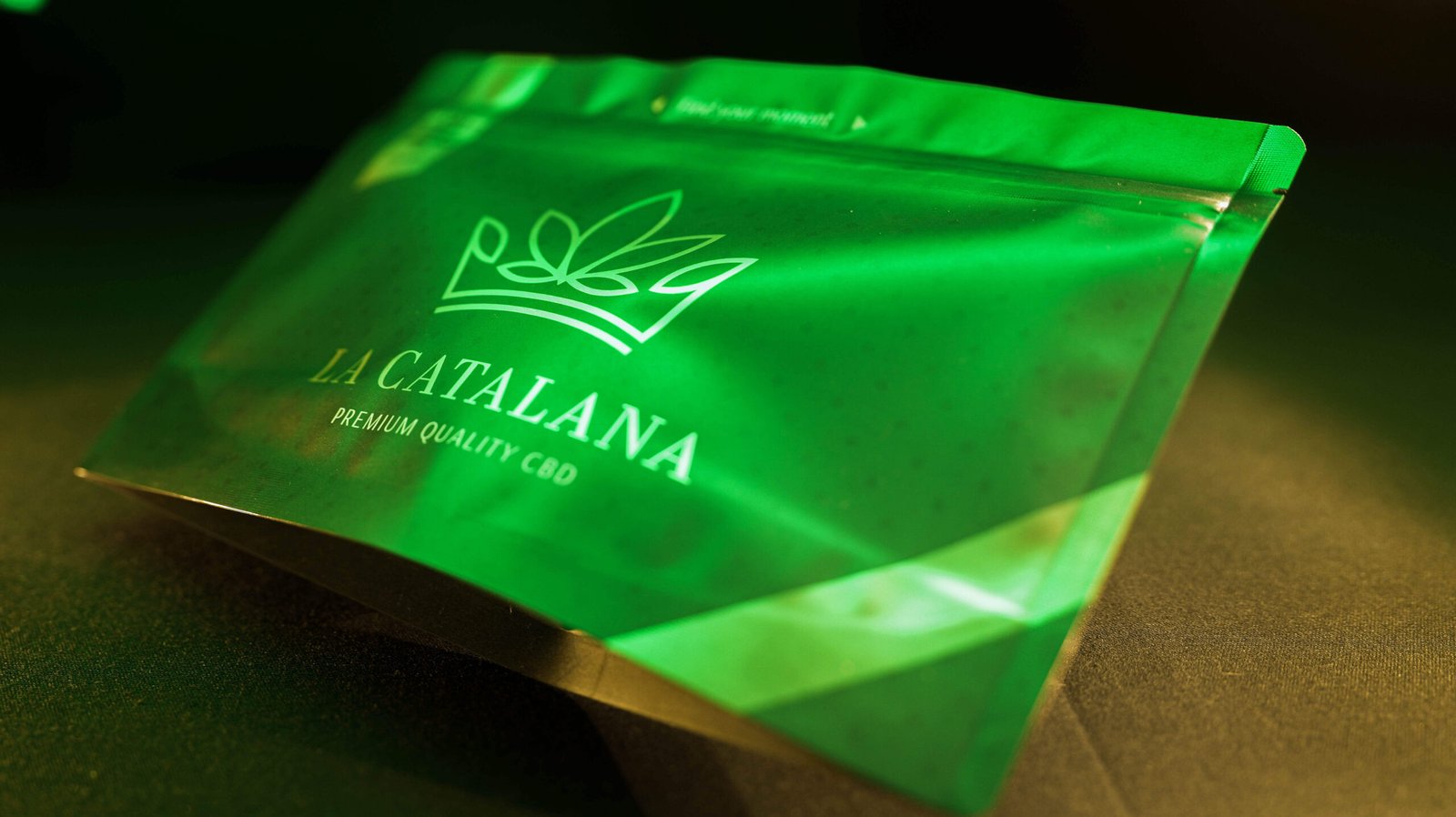 Bolsa CBD La Catalana con branding Bolsa doypack verde de La Catalana CBD