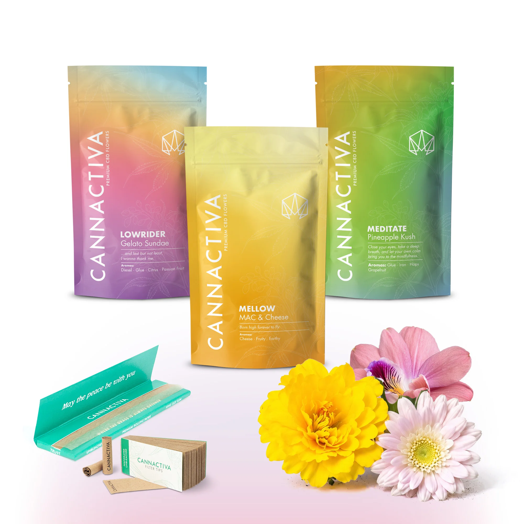 Flavour Pack Skunk Floral de flores de CBD de Cannactiva Pack Skunk Floral de Cannactiva con envases de Lowrider, Mellow y Meditate, junto a flores amarillas y rosas y accesorios de la marca.